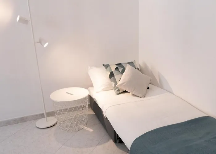 The Rent - Lovely Two-bedroom Near Termini Station רומא